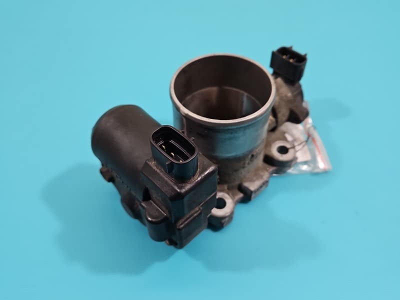 Przepustnica Toyota Land Cruiser J200 07- 4,5 V8 D4D