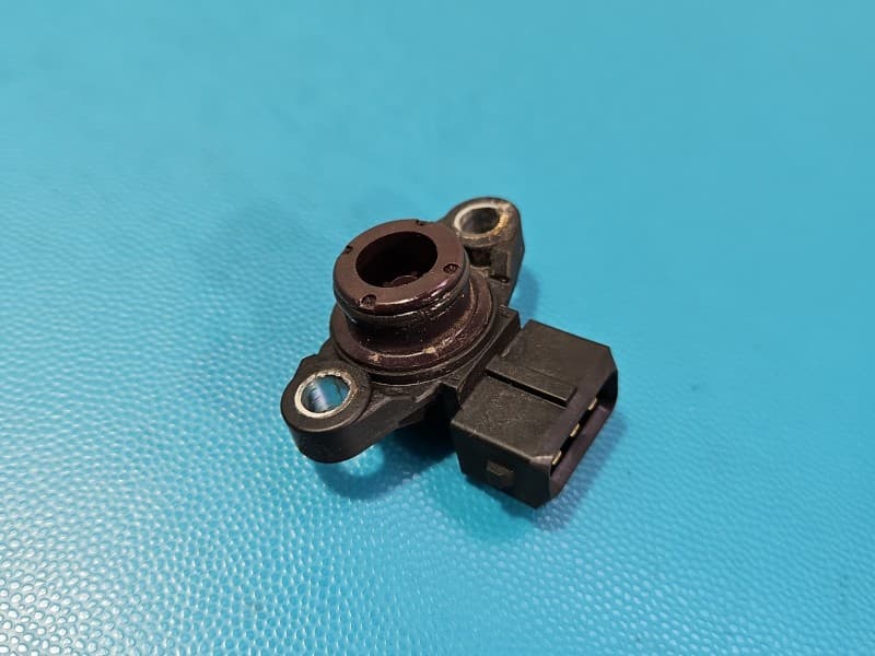 Mitsubishi Outlander III 12-22 Czujnik 3 PIN 1865A139