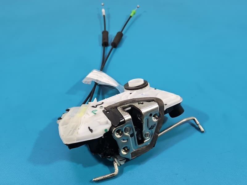 Zamek przód prawy Toyota Aygo II 14-22 EUROPA 2pin