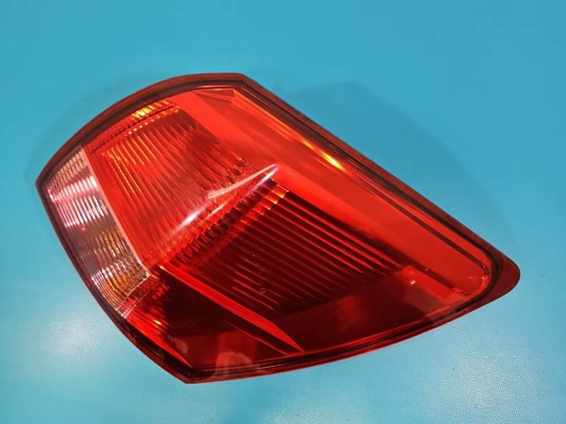 Lampa tył prawa błotnika Nissan Qashqai I J10 06-13 HB EUROPA