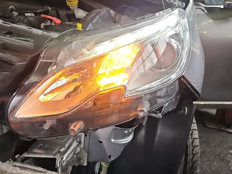 Reflektor lewy lampa przód Peugeot 2008 I 13-19 EUROPA 9677810180