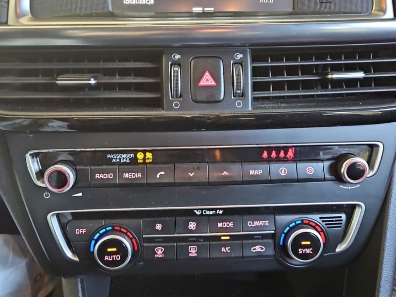 Konsola panel nawiewu Kia Optima IV 15-20 96540-A8750WK 84730-D4230WK