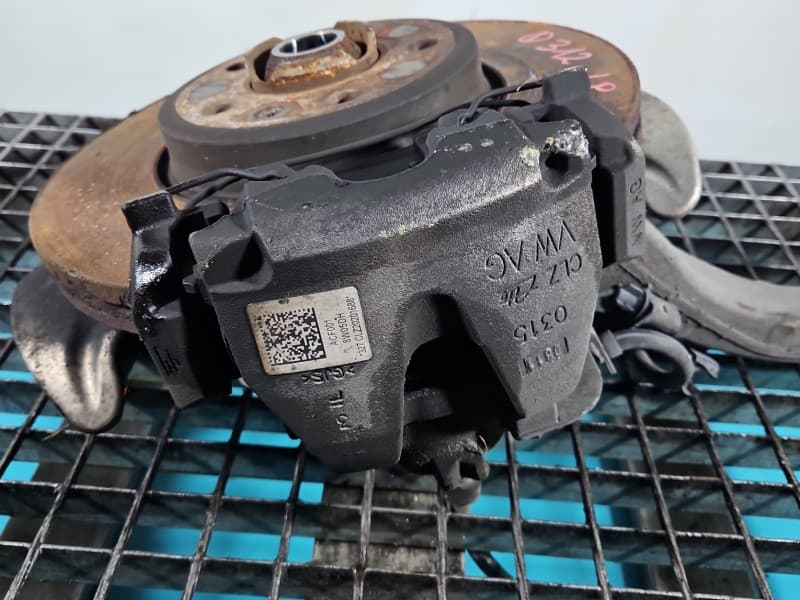 Zacisk przód lewy Audi A4 B9 2,0 TDI