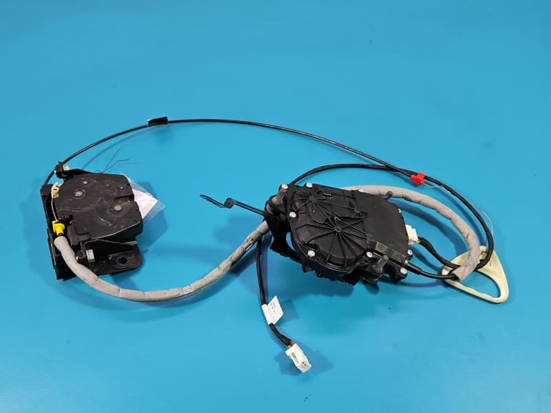 Zamek klapy tył Bmw F32 F33 F36 sedan 5 PIN sedan 912935 163672 726954404 C081-101