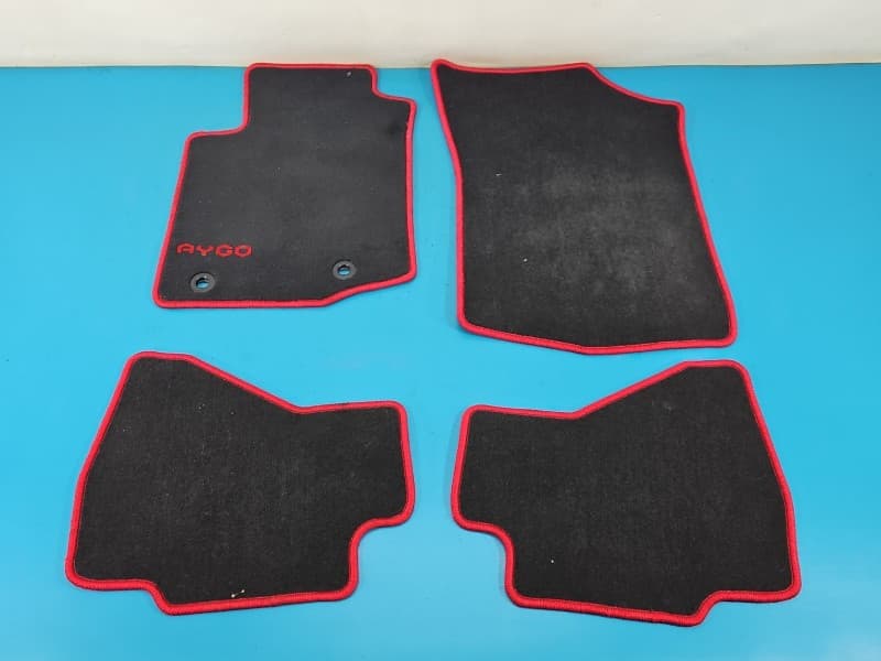 Dywaniki komplet Toyota Aygo II 14-22