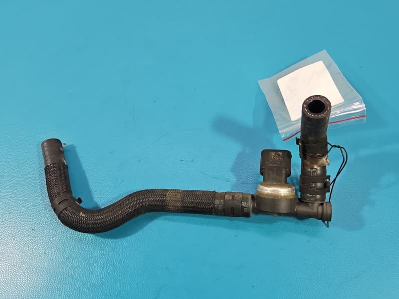 Czujnik ciśnienia paliwa regulator Skoda Octavia IV 04B906054G