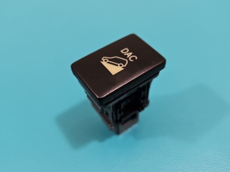 Przełącznik DAC ZJAZDU ZE WZNIESIENIA Toyota Land Cruiser J200 07- 15B060