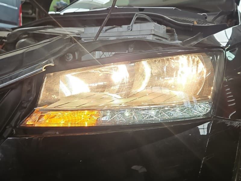 Reflektor lewy lampa przód Skoda Fabia III EUROPA 6V1941015D 0301115201