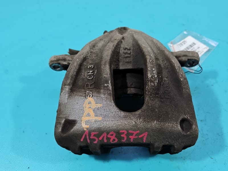 Zacisk przód prawy Toyota Avensis II T25 2,0 d4d