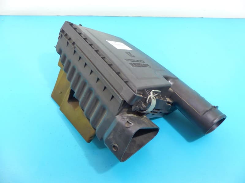 Obudowa filtra powietrza LEXUS LS IV 06-12 5,0 V8 17701-38120 17705-38071