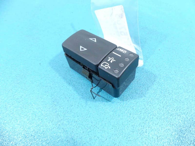 Przełącznik Przełącznik EAS zawieszenia pneumatycznego Land Range Rover II P38 YUF101930