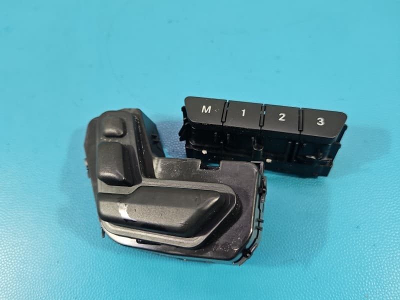 Przełącznik Regulacji fotela lewy przód INFINITI QX30 H15 16-19 A2469057003