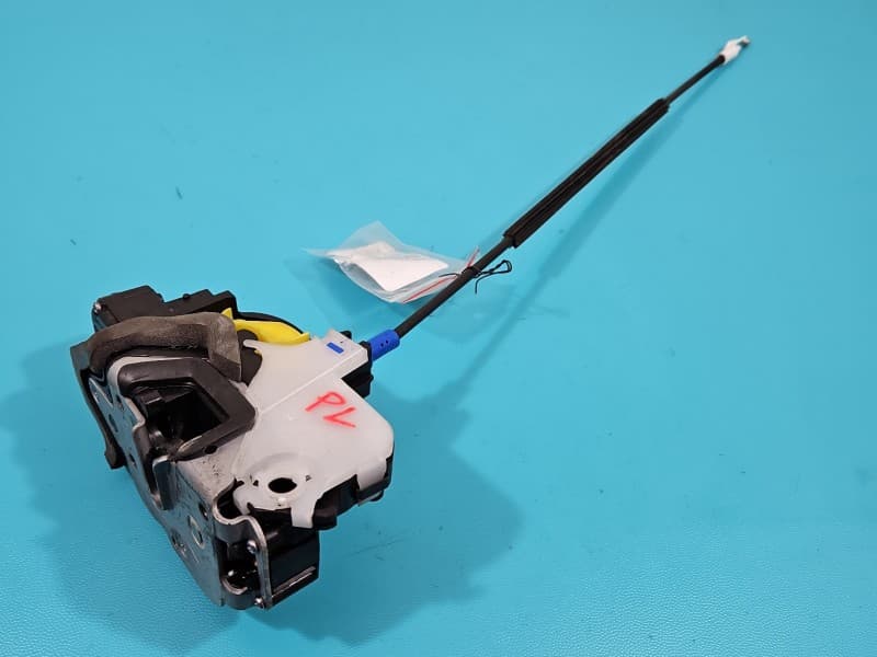 Zamek przód lewy Opel Astra IV J EUROPA 5 pin 13579522