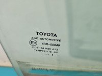 Szyba drzwi przód prawa Toyota Auris II kombi