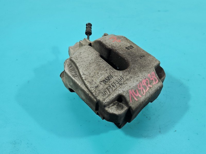 Zacisk przód prawy Bmw f10 f11 2.0 T Zacisk przód prawy Bmw f10 f11 2.0 T
