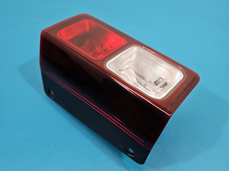 Lampa tył prawa zderzaka przeciwmgielna Renault Trafic III 265548758R