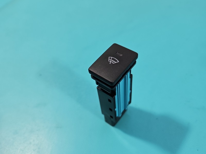 Przełącznik przycisk podgrzewania przedniej szyby Toyota Rav4 IV 15C851