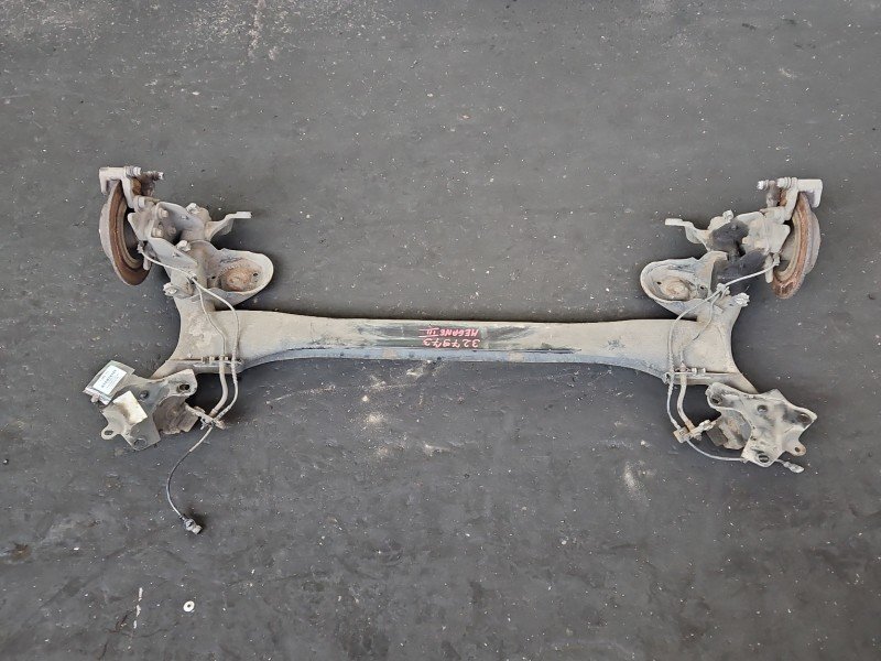 Tylna belka oś tył Renault Megane III 2.0 CVT 16V Tylna belka oś tył Renault Megane III 2.0 CVT 16V