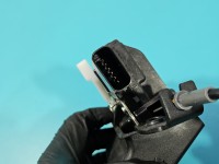 Zamek klapy tył 2325378 Kia Sorento III HB Producent części: KIA, wraz z dociągiem. 6+4pin