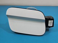 Klapka wlewu paliwa Vw Tiguan II 16- biały, Volkswagen, Europejska, Kod lakieru: LC9A, uszkodzone jedno mocowanie / biały...