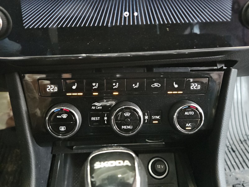 Konsola panel nawiewu Skoda Superb III 3V0907044FC