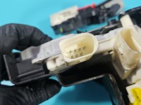 Zamek przód prawy AUDI A8 D4 4H EUROPA Europejska, Z dociągiem zamek 7+3pin. Dociag 2 pin 4F0837060