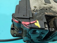 Zamek przód lewy 805030001R Renault Megane III EUROPA uszkodzona plastikowa obudowa