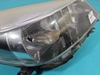Reflektor prawy lampa przód Toyota Yaris III EUROPA