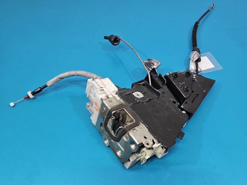 Zamek przód lewy Mercedes W169 EUROPA Mercedes, 4pin .brak mocowania wtyczki