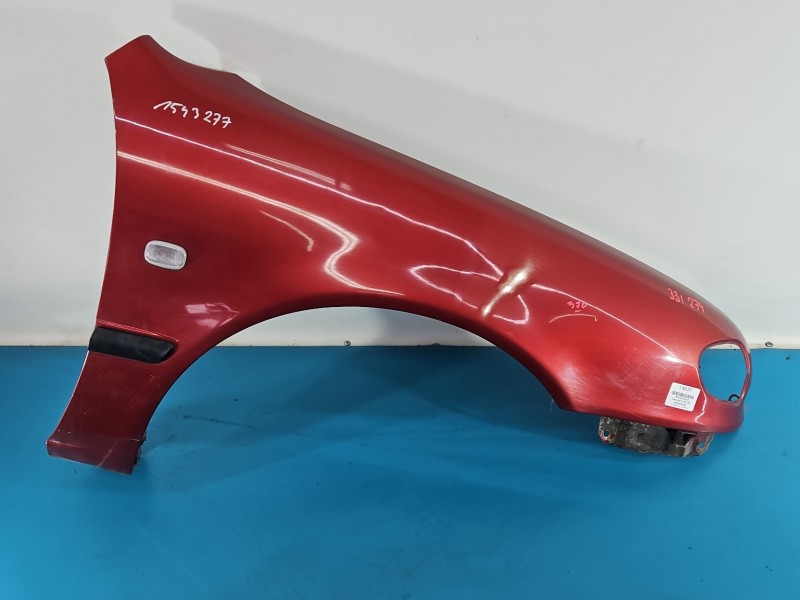 Błotnik przód prawy Toyota Corolla E11 bordowy 3N8