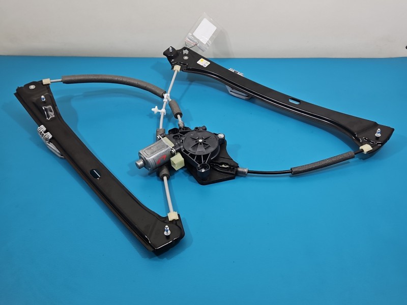 Podnośnik przód lewy SZYBY WINDA Skoda Superb III 0130822717, 5Q0959801B 5d kombi