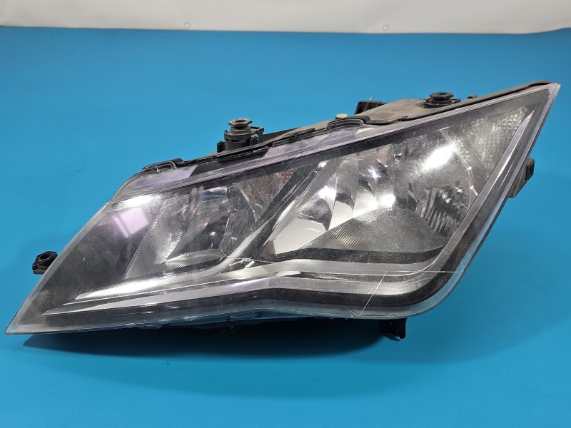 Reflektor lewy lampa przód Seat Leon III 12- EUROPA 90010798, 5F1941005A