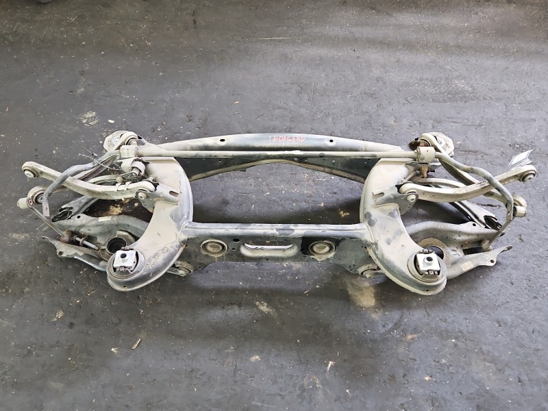 Tylna belka oś tył Mercedes W205 2.0 16V Tylna belka oś tył Mercedes W205 2.0 16V