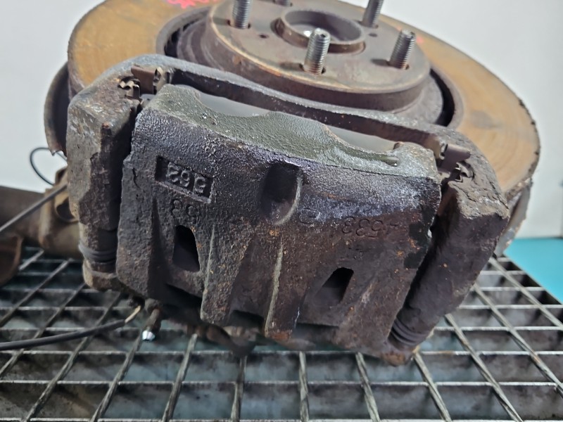 Zacisk przód lewy LEXUS NX I 14-21 2.5 16V 2AR