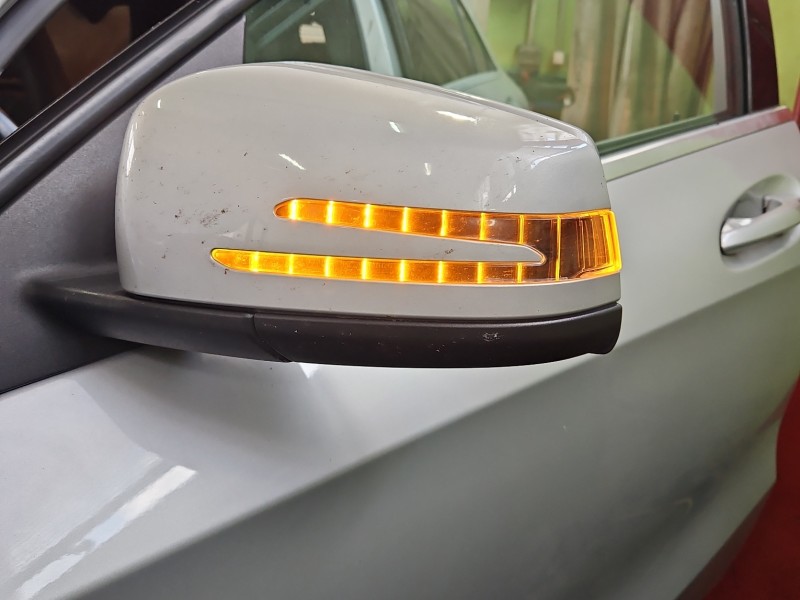 Lusterko lewe pin MERCEDES W176 HB 5d kolor POLAR SILVER - METALLIC PAINT (761U) europa