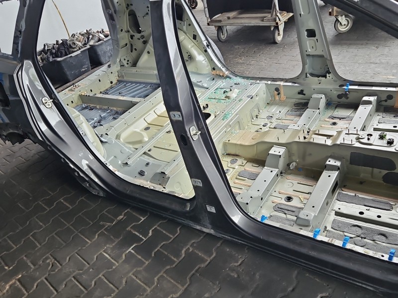 Próg prawy SŁUPEK ŚRODKOWY B Peugeot 5008 II 17-24 HB 5d EVL