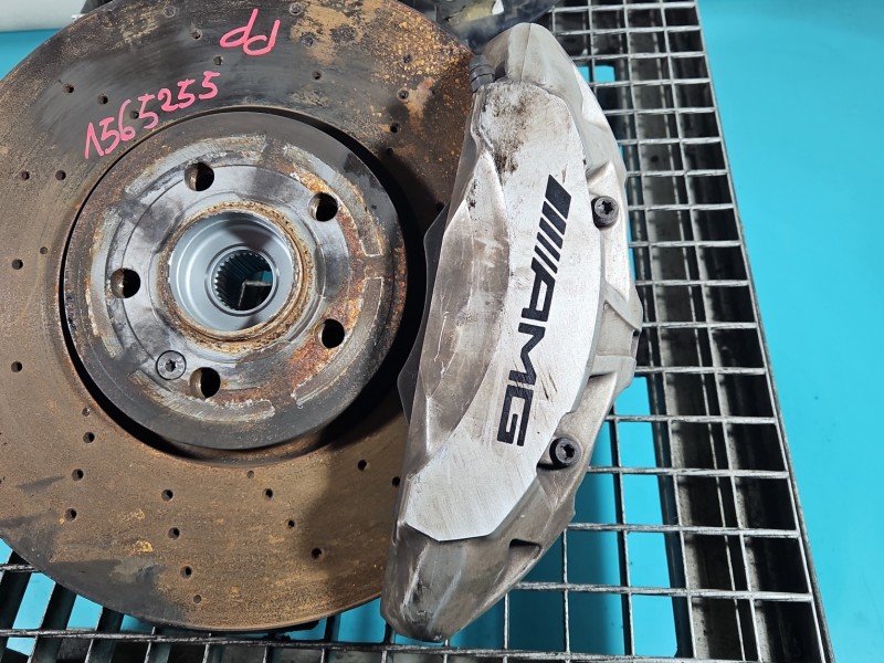 Zacisk przód prawy Mercedes W177 2.0 T