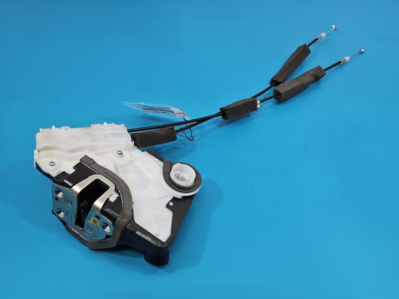 Zamek przód prawy Honda CR-V V 16- EUROPA 6pin, uszkodzona plastikowa obudowa