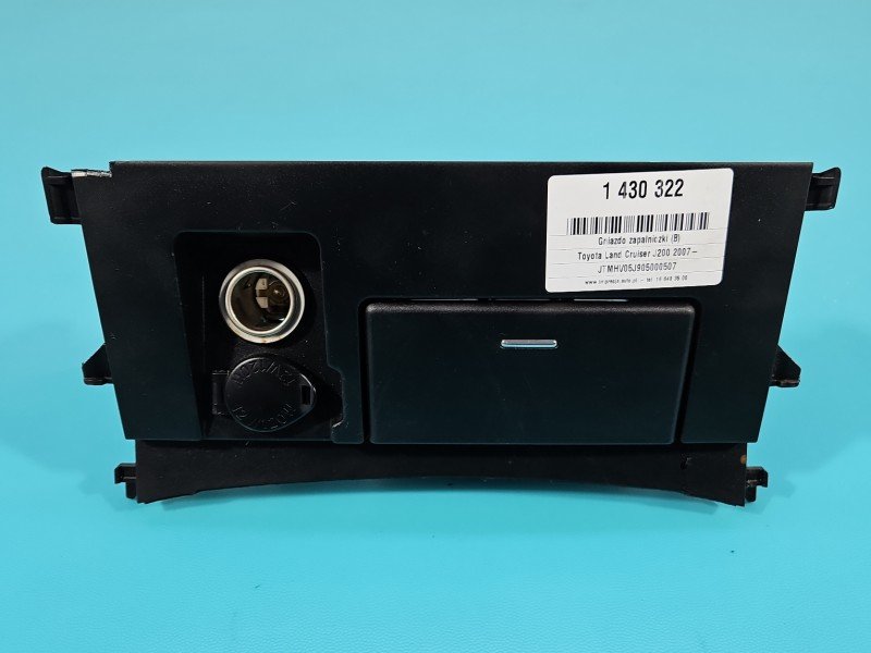 Gniazdo zapalniczki Toyota Land Cruiser J200 07- 1A424-003G Gniazdo zapalniczki Toyota Land Cruiser J200 07- 1A424-003G