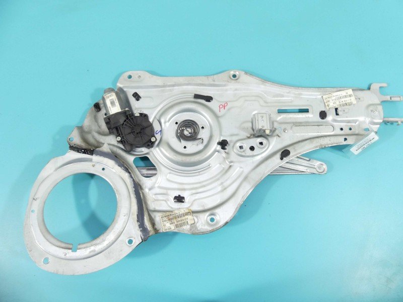 Podnośnik przód prawy SZYBY WINDA Kia Sportage III 10-15 Producent części: KIA, 2 PIN 82480-3U120 5d HB