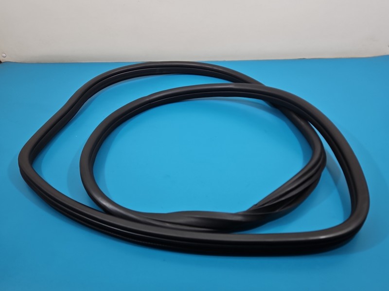 Uszczelka drzwi tył lewa BMW X6 E71