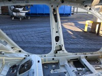 Próg lewy SŁUPEK ŚRODKOWY B Kia Stinger HB 5d SNOW WHITE PEARL