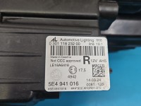 Reflektor prawy lampa przód Skoda Octavia IV EUROPA 5E4941016, 030111823200