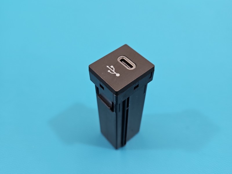 Gniazdo USB Toyota Corolla E21 19- 86190-02110