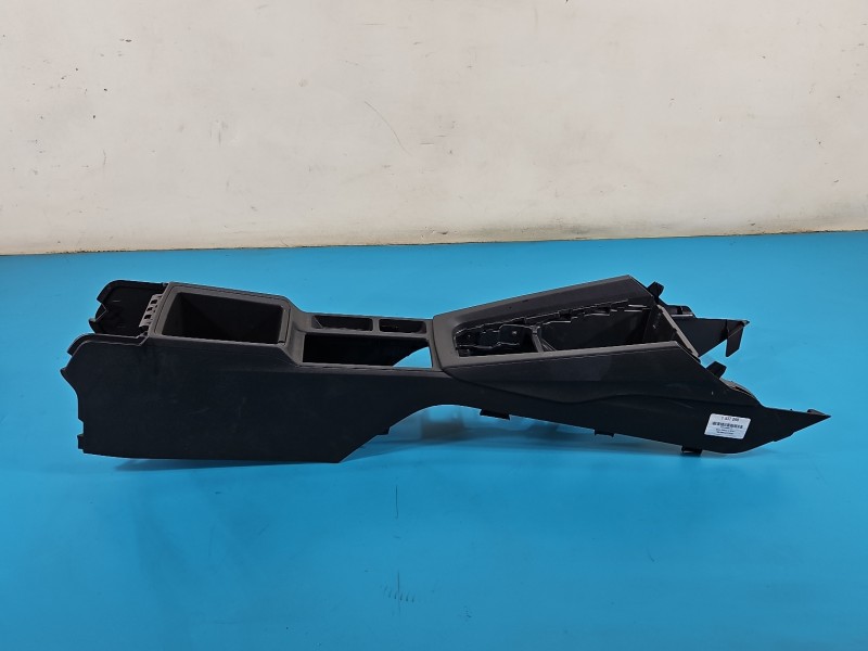 Podłokietnik TUNEL Skoda Octavia IV 5E4863241A EUROPA