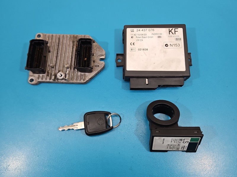 Komputer Sterownik silnika 55351752 Opel Zafira A 1.8 16V