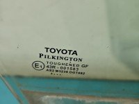 Szyba drzwi przód prawa Toyota Yaris III HB