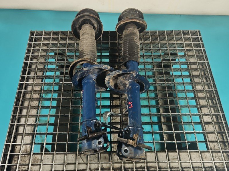 Amortyzator przód komplet lewy prawy Suzuki Swift Mk6 L+P