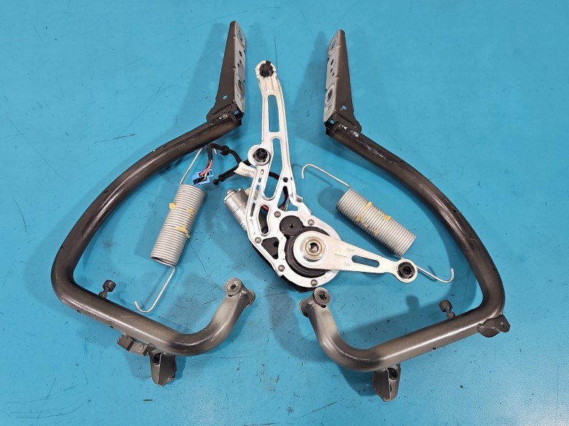 Zawias klapy tył tylnej Mercedes W222