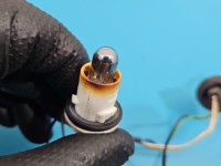 Wiązka instalacja wiązka tył lewa. Przegrzana obudowa żarówki. Brak nr. Renault Megane III